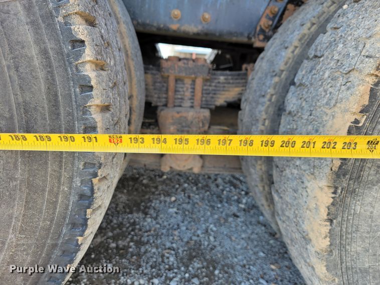 image for item JP9044 2002 International 7400  dump truck