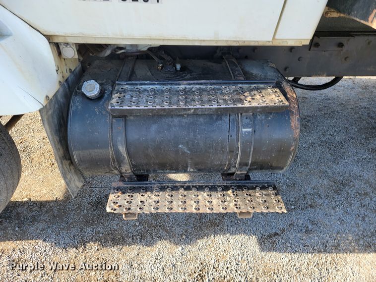 image for item JP9044 2002 International 7400  dump truck