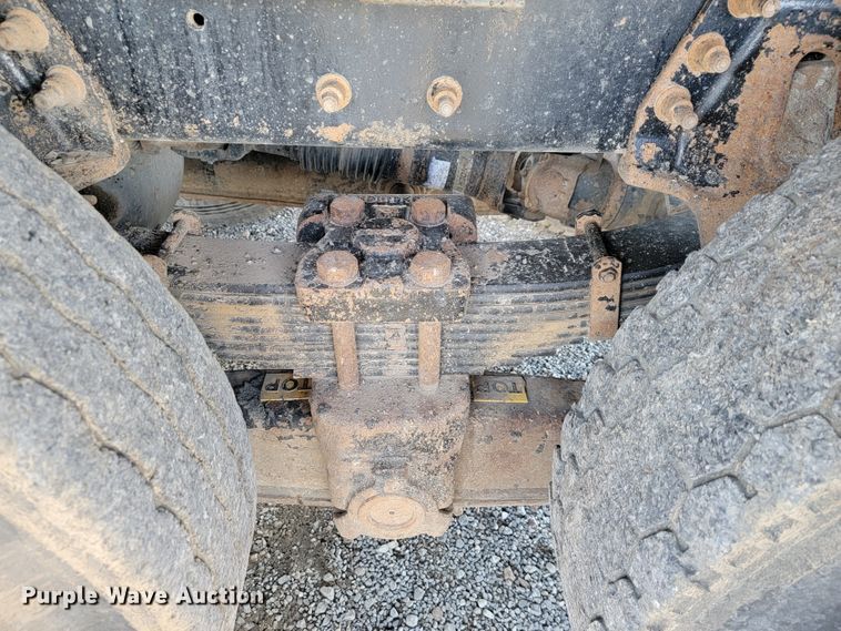 image for item JP9044 2002 International 7400  dump truck