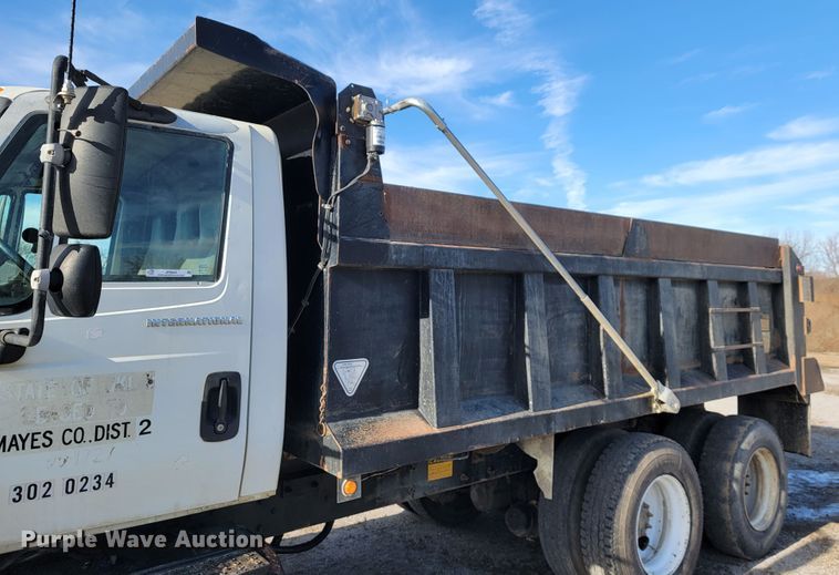 image for item JP9044 2002 International 7400  dump truck