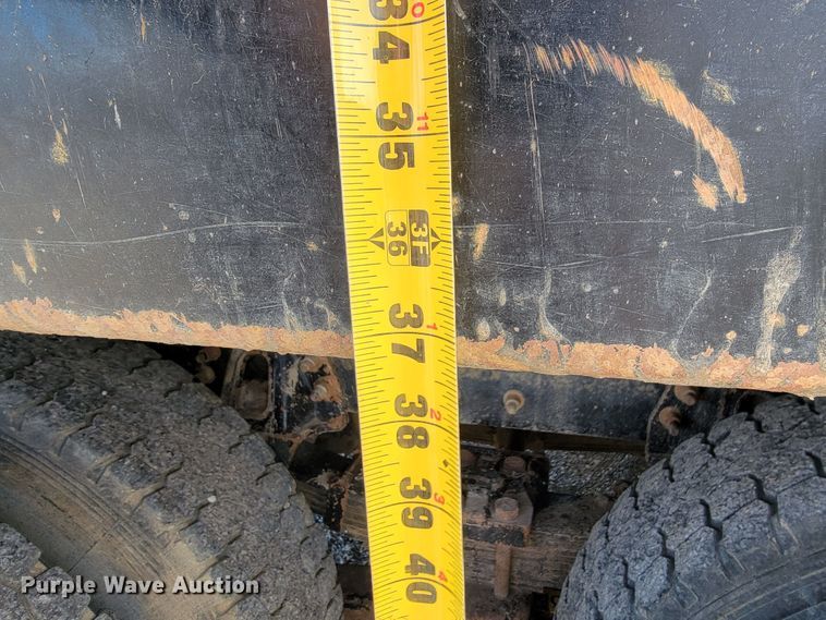 image for item JP9044 2002 International 7400  dump truck