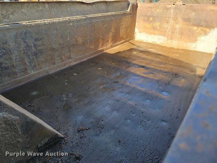 image for item JP9044 2002 International 7400  dump truck