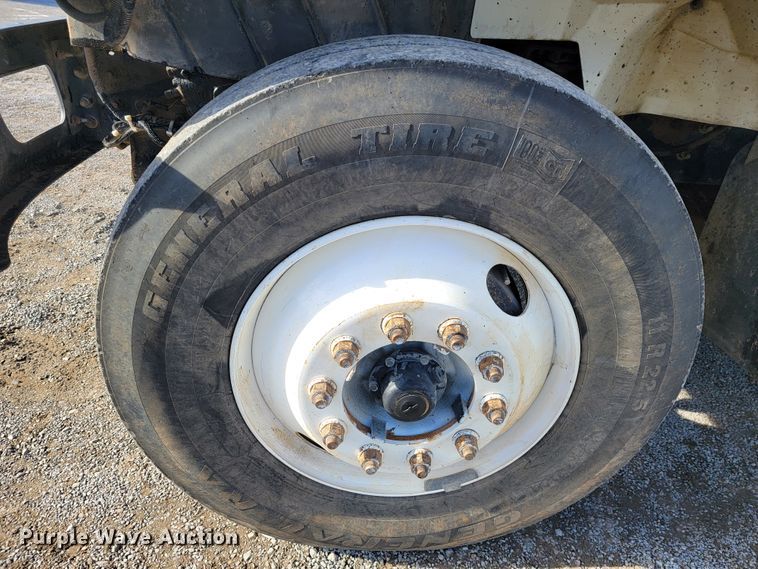 image for item JP9044 2002 International 7400  dump truck