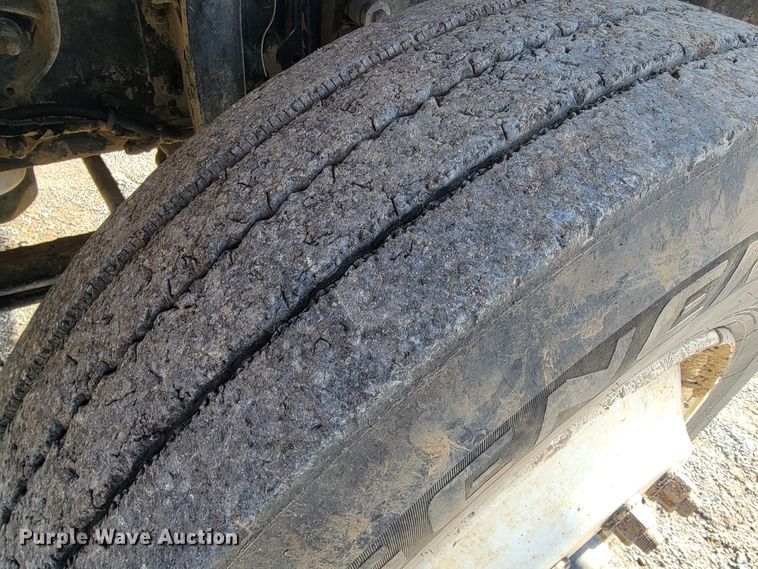 image for item JP9044 2002 International 7400  dump truck