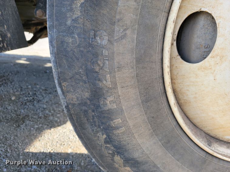 image for item JP9044 2002 International 7400  dump truck