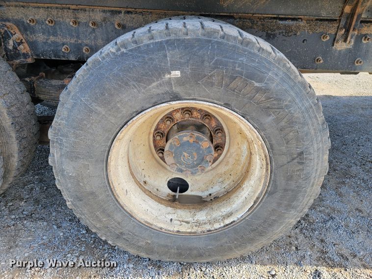 image for item JP9044 2002 International 7400  dump truck