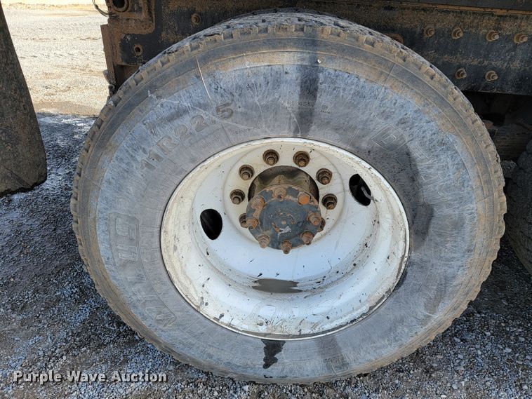 image for item JP9044 2002 International 7400  dump truck