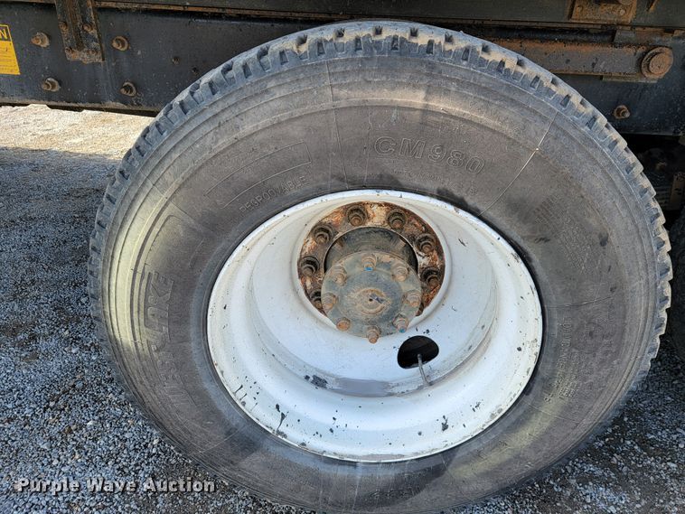 image for item JP9044 2002 International 7400  dump truck