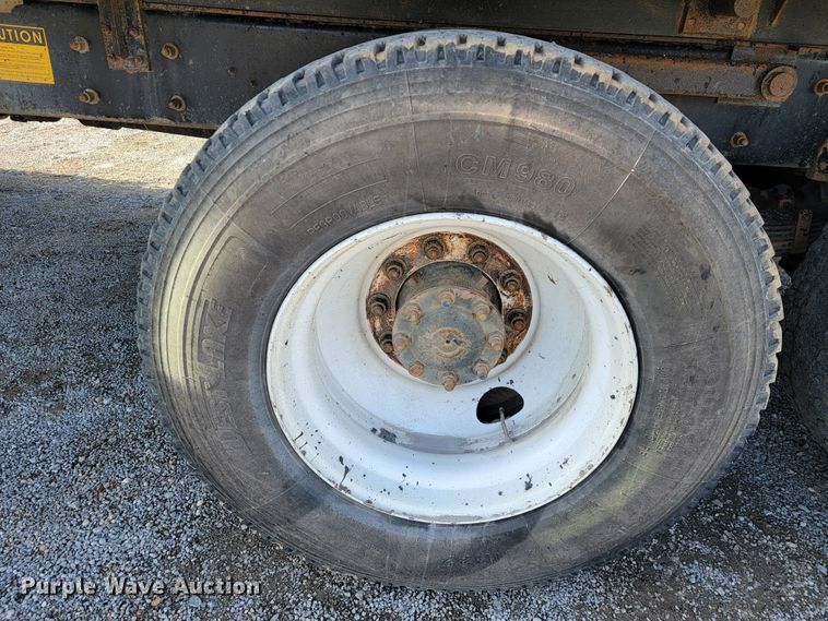 image for item JP9044 2002 International 7400  dump truck