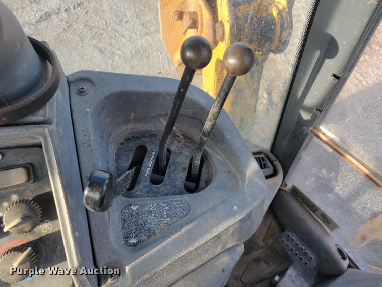 image for item JP9045 2003 John Deere 310SG  backhoe