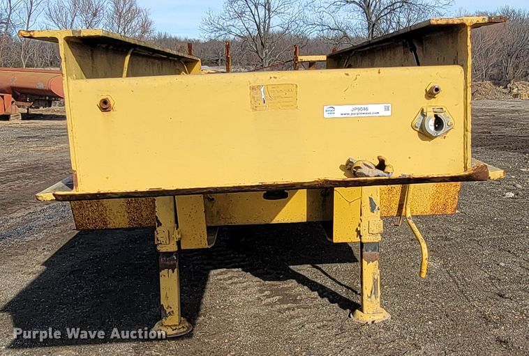 image for item JP9046 1975 Hyster  equipment trailer