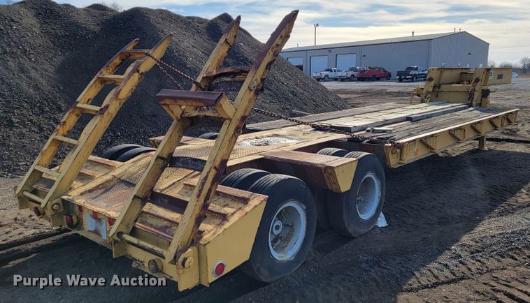 image for item JP9046 1975 Hyster  equipment trailer