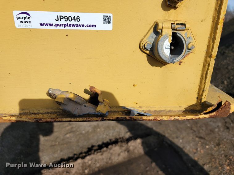 image for item JP9046 1975 Hyster  equipment trailer