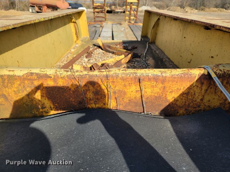 image for item JP9046 1975 Hyster  equipment trailer