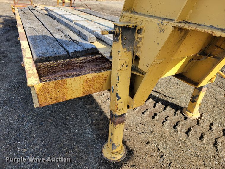 image for item JP9046 1975 Hyster  equipment trailer