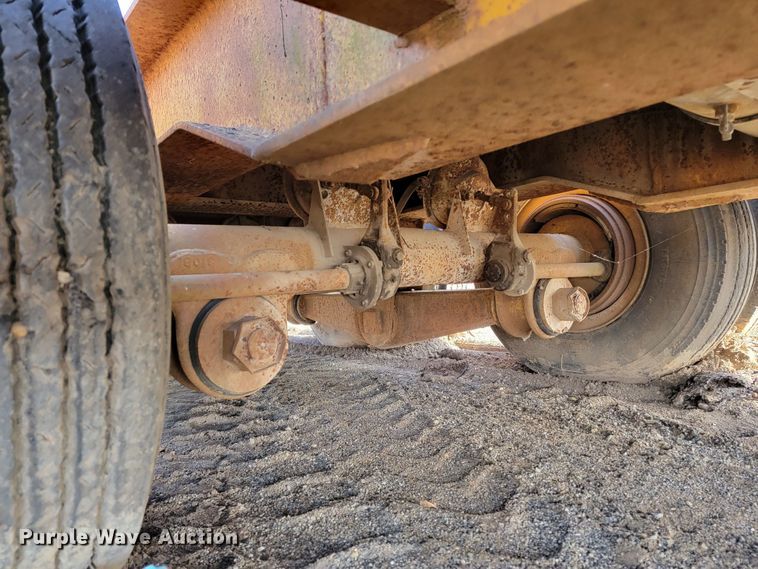 image for item JP9046 1975 Hyster  equipment trailer