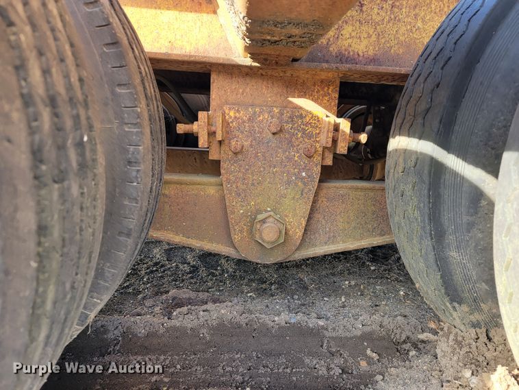 image for item JP9046 1975 Hyster  equipment trailer