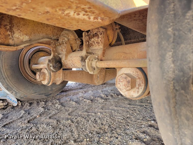 image for item JP9046 1975 Hyster  equipment trailer