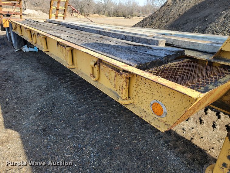 image for item JP9046 1975 Hyster  equipment trailer