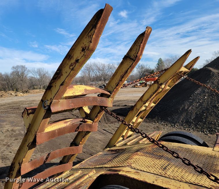 image for item JP9046 1975 Hyster  equipment trailer