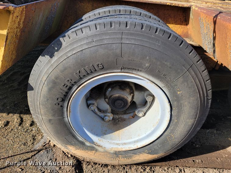 image for item JP9046 1975 Hyster  equipment trailer