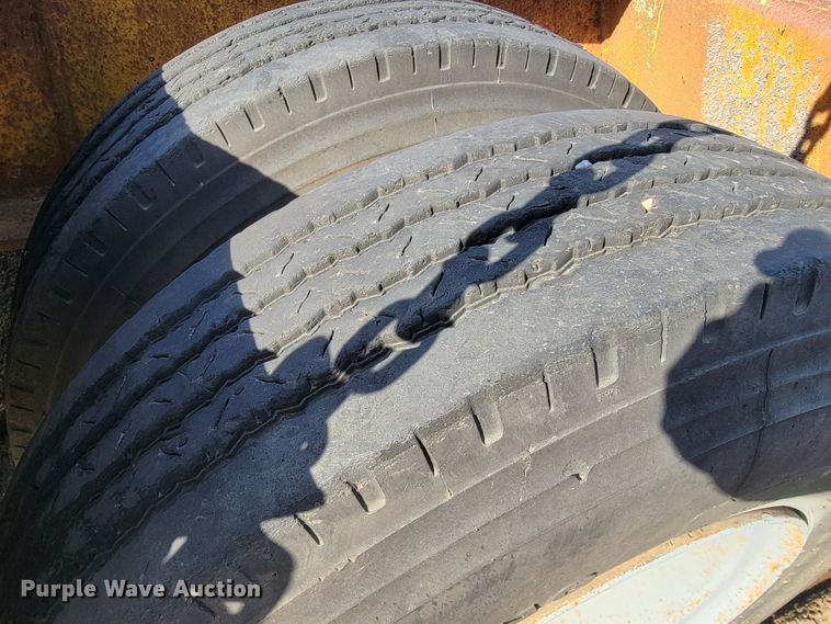 image for item JP9046 1975 Hyster  equipment trailer