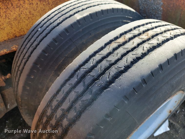 image for item JP9046 1975 Hyster  equipment trailer