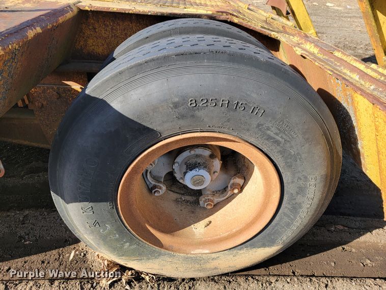 image for item JP9046 1975 Hyster  equipment trailer