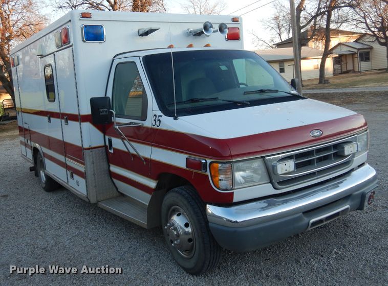 image for item KJ9495 1999 Ford E450  ambulance