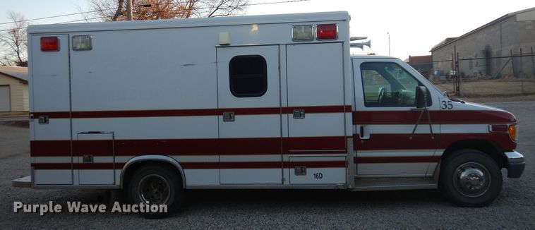 image for item KJ9495 1999 Ford E450  ambulance