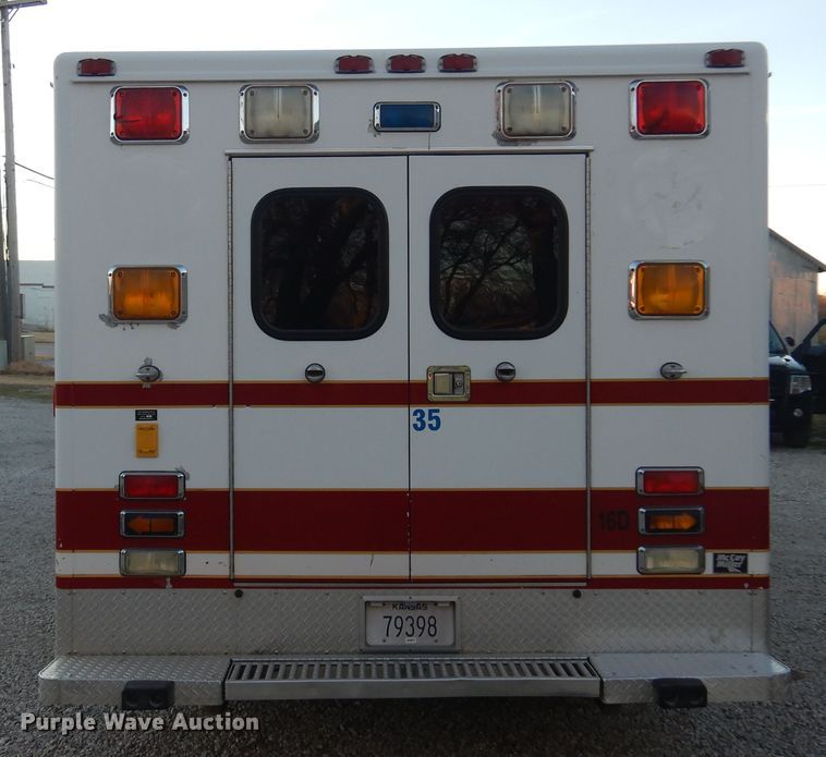 image for item KJ9495 1999 Ford E450  ambulance