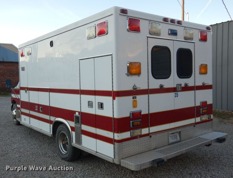 image for item KJ9495 1999 Ford E450  ambulance