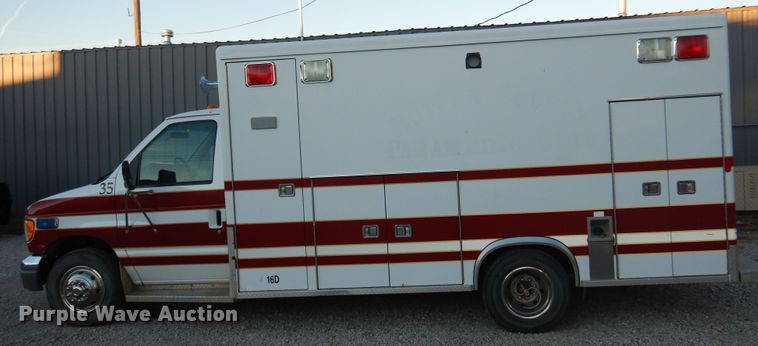 image for item KJ9495 1999 Ford E450  ambulance