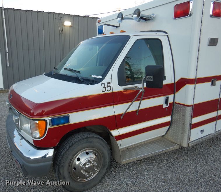 image for item KJ9495 1999 Ford E450  ambulance