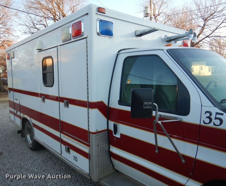 image for item KJ9495 1999 Ford E450  ambulance