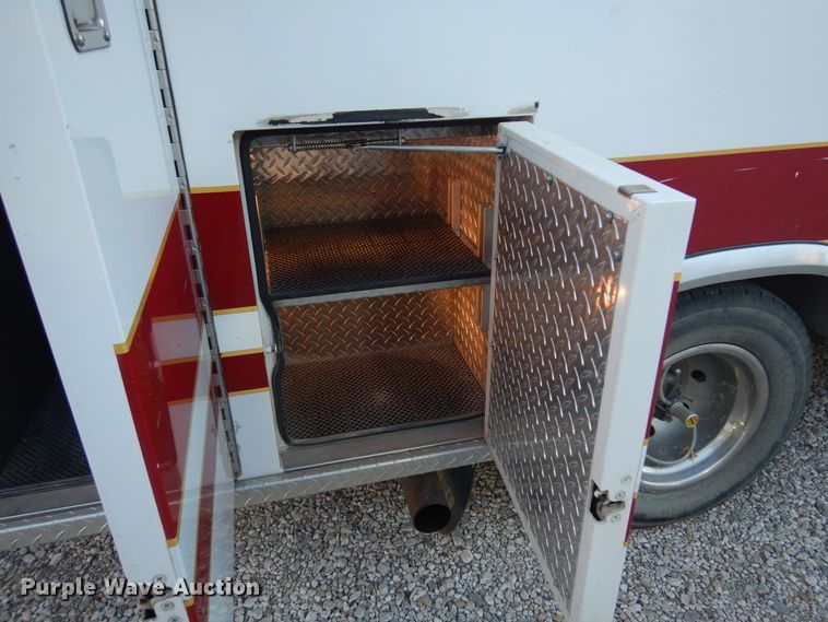 image for item KJ9495 1999 Ford E450  ambulance