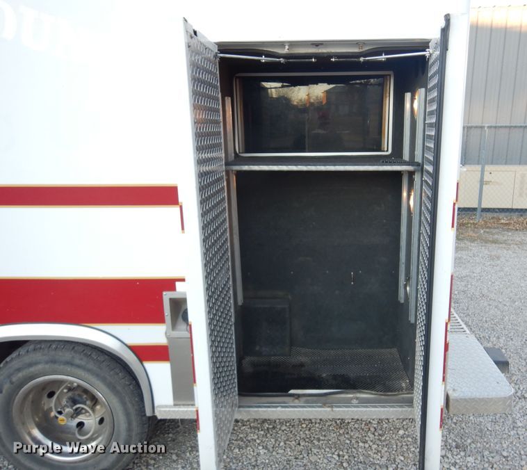 image for item KJ9495 1999 Ford E450  ambulance