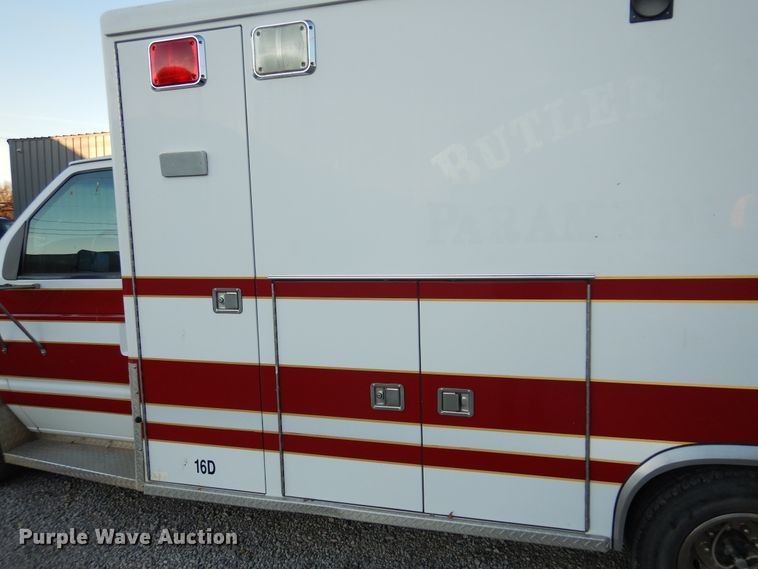 image for item KJ9495 1999 Ford E450  ambulance