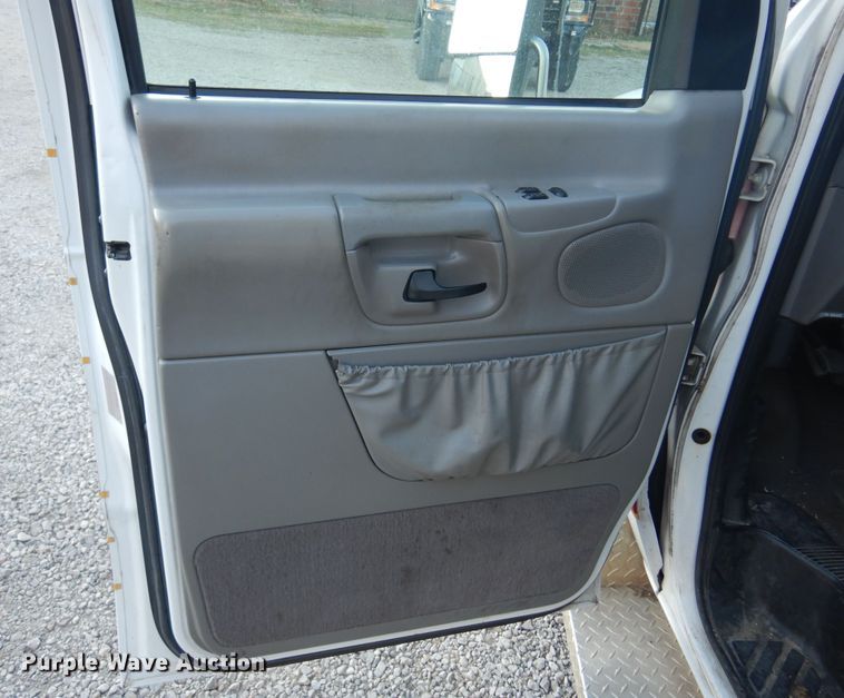 image for item KJ9495 1999 Ford E450  ambulance