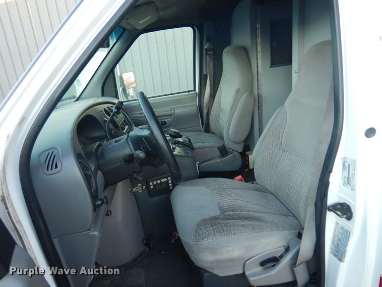 image for item KJ9495 1999 Ford E450  ambulance