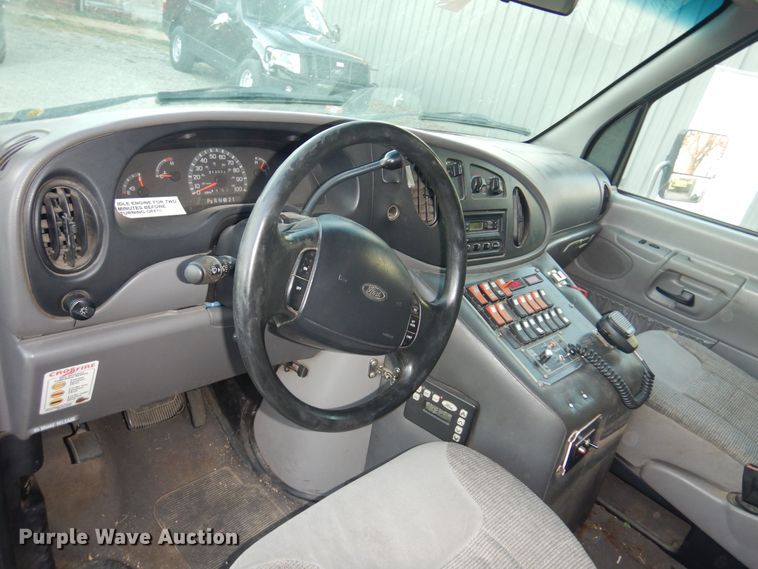 image for item KJ9495 1999 Ford E450  ambulance