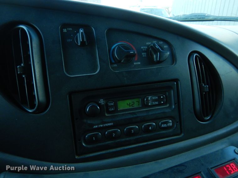 image for item KJ9495 1999 Ford E450  ambulance