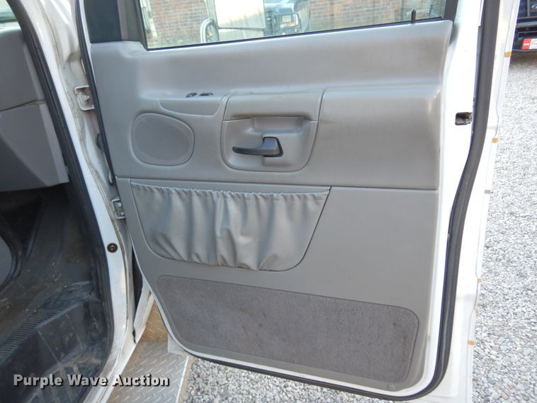 image for item KJ9495 1999 Ford E450  ambulance