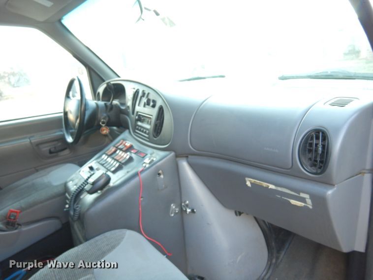 image for item KJ9495 1999 Ford E450  ambulance