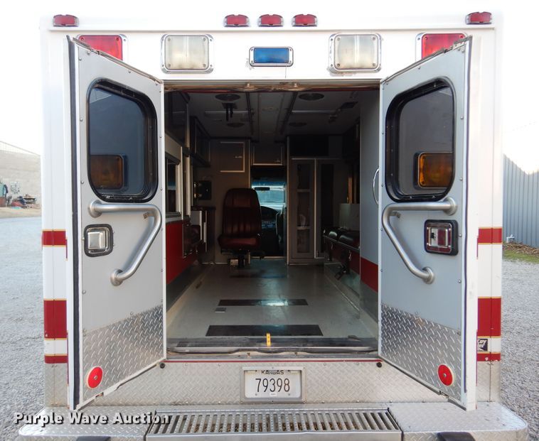 image for item KJ9495 1999 Ford E450  ambulance