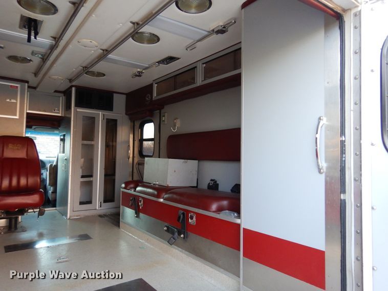 image for item KJ9495 1999 Ford E450  ambulance