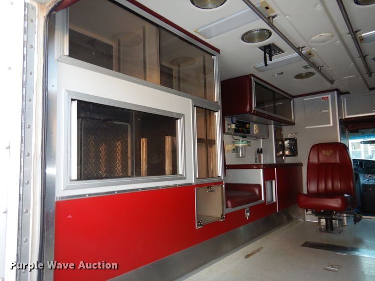 image for item KJ9495 1999 Ford E450  ambulance