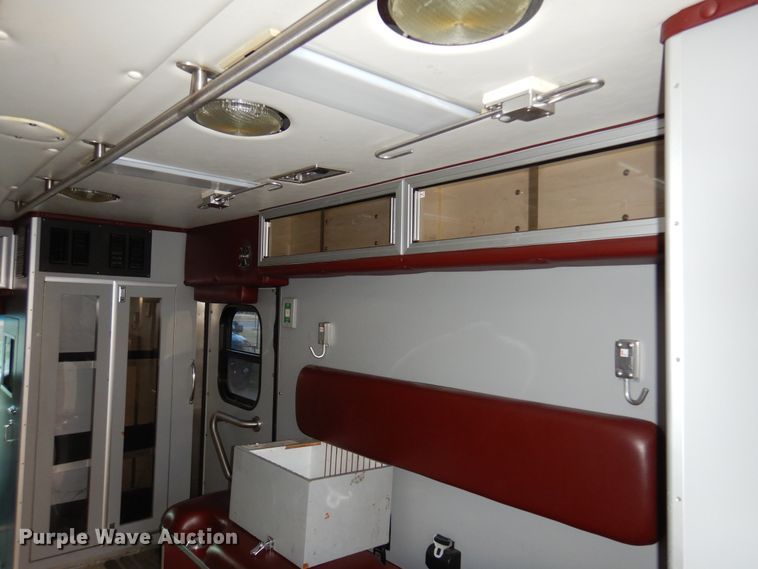 image for item KJ9495 1999 Ford E450  ambulance