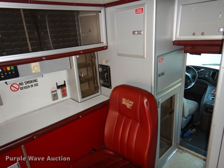 image for item KJ9495 1999 Ford E450  ambulance