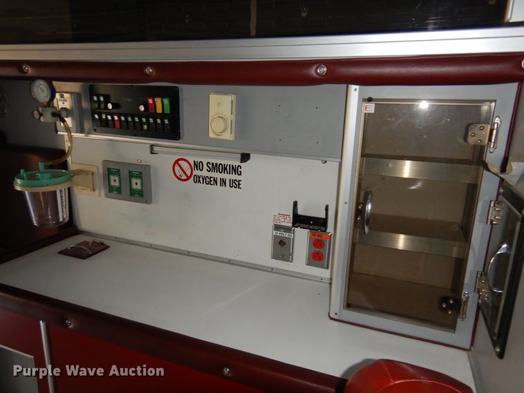 image for item KJ9495 1999 Ford E450  ambulance